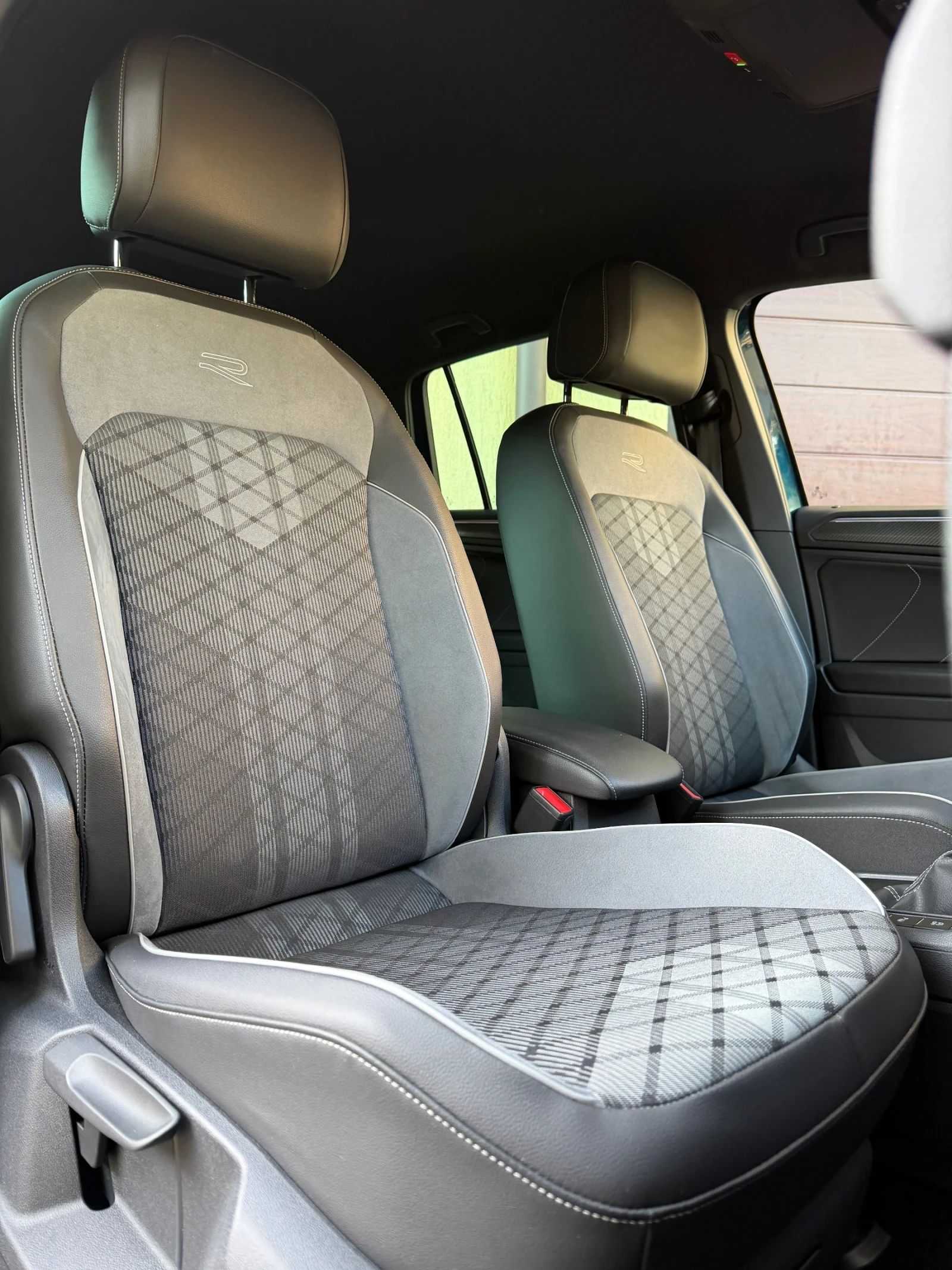 VW Tiguan R-Line-1.5TSI-150ps-59хил.км!, снимка 8 - Автомобили и джипове - 55155974