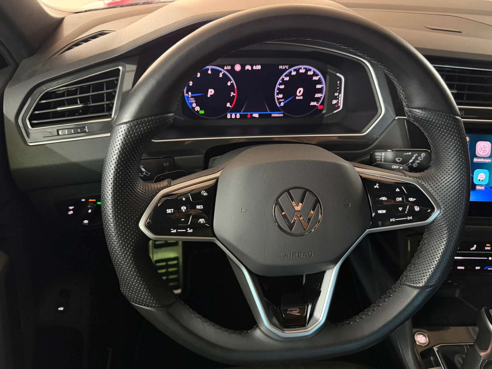 VW Tiguan R-Line-1.5TSI-150ps-59хил.км!, снимка 11 - Автомобили и джипове - 55155974