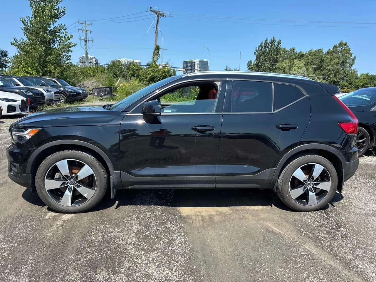 Volvo XC40 Momentum | CARFAX | АВТОКРЕДИТ БЕЗ ПЪРВОНАЧАЛНА , снимка 3 - Автомобили и джипове - 55631220