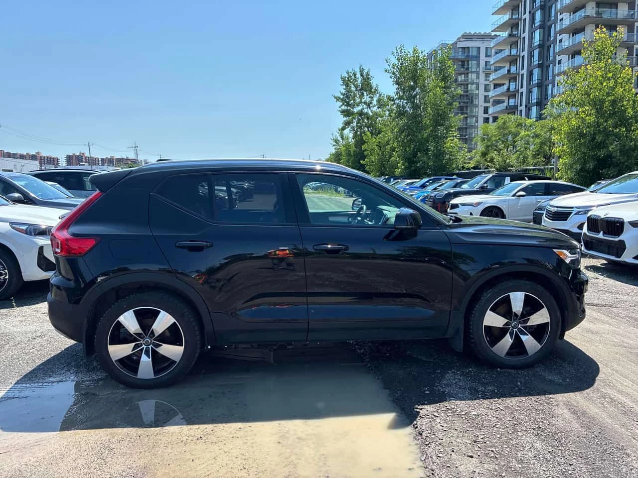 Volvo XC40 Momentum | CARFAX | АВТОКРЕДИТ БЕЗ ПЪРВОНАЧАЛНА , снимка 4 - Автомобили и джипове - 55631220