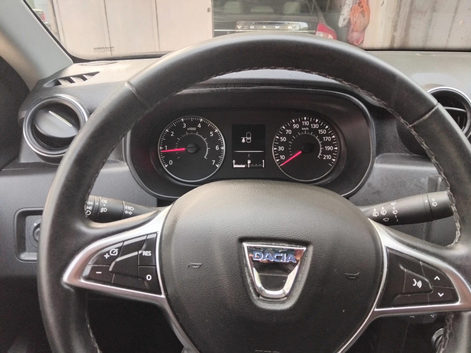 Dacia Duster 1.2i 80 000км! TUV, снимка 13 - Автомобили и джипове - 56324050
