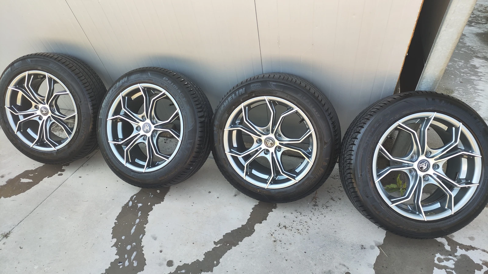 Гуми с джанти Michelin 215/55R17, снимка 2 - Гуми и джанти - 55337310