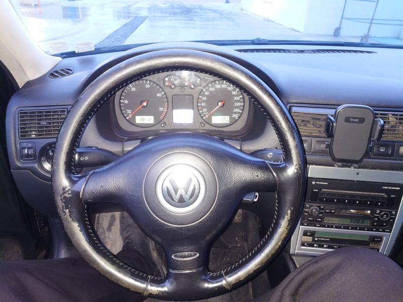 VW Golf 4, снимка 6 - Автомобили и джипове - 45010600