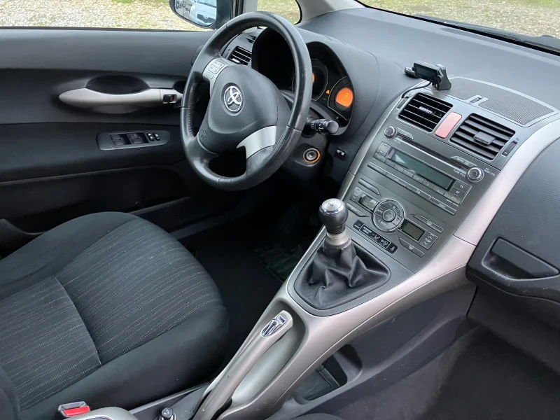 Toyota Auris 1.4 D-4D, снимка 7 - Автомобили и джипове - 48496929