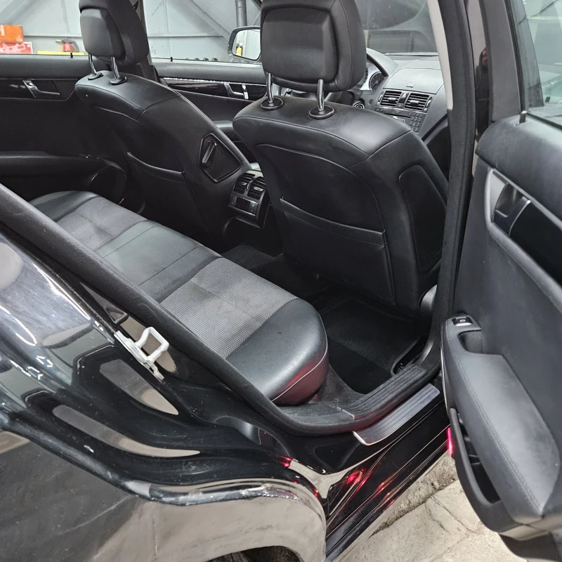Mercedes-Benz C 180, снимка 9 - Автомобили и джипове - 53421076