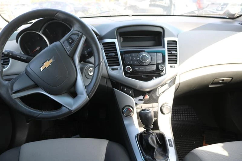 Chevrolet Cruze 1.6 16V, снимка 12 - Автомобили и джипове - 36911768