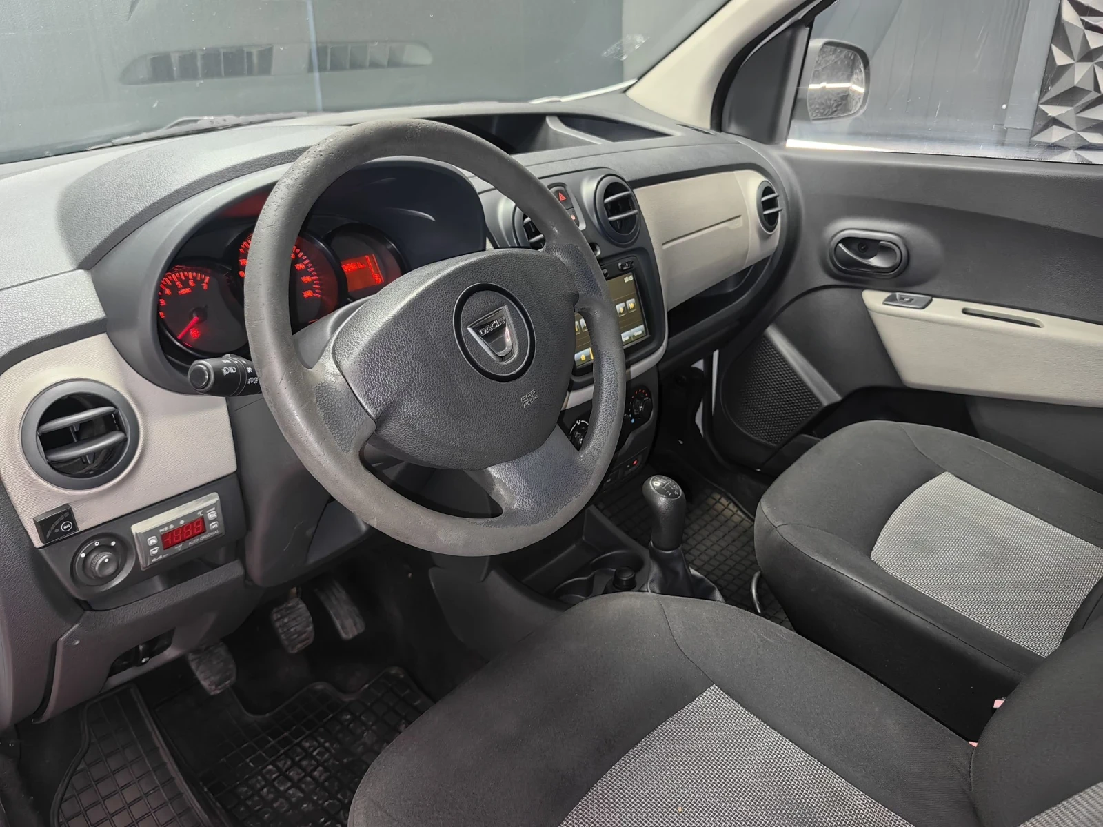 Dacia Dokker 1.6i ХЛАДИЛЕН/ НАВИ/ ГАЗ/ ОБСЛУЖЕН - изображение 10