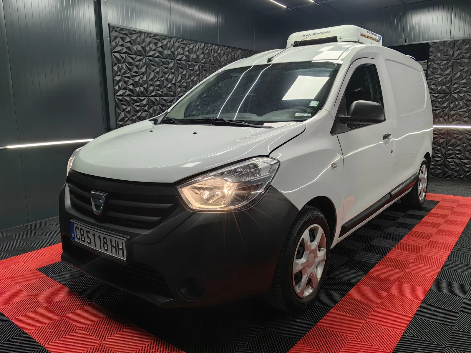 Dacia Dokker 1.6i ХЛАДИЛЕН/ НАВИ/ ГАЗ/ ОБСЛУЖЕН - изображение 2