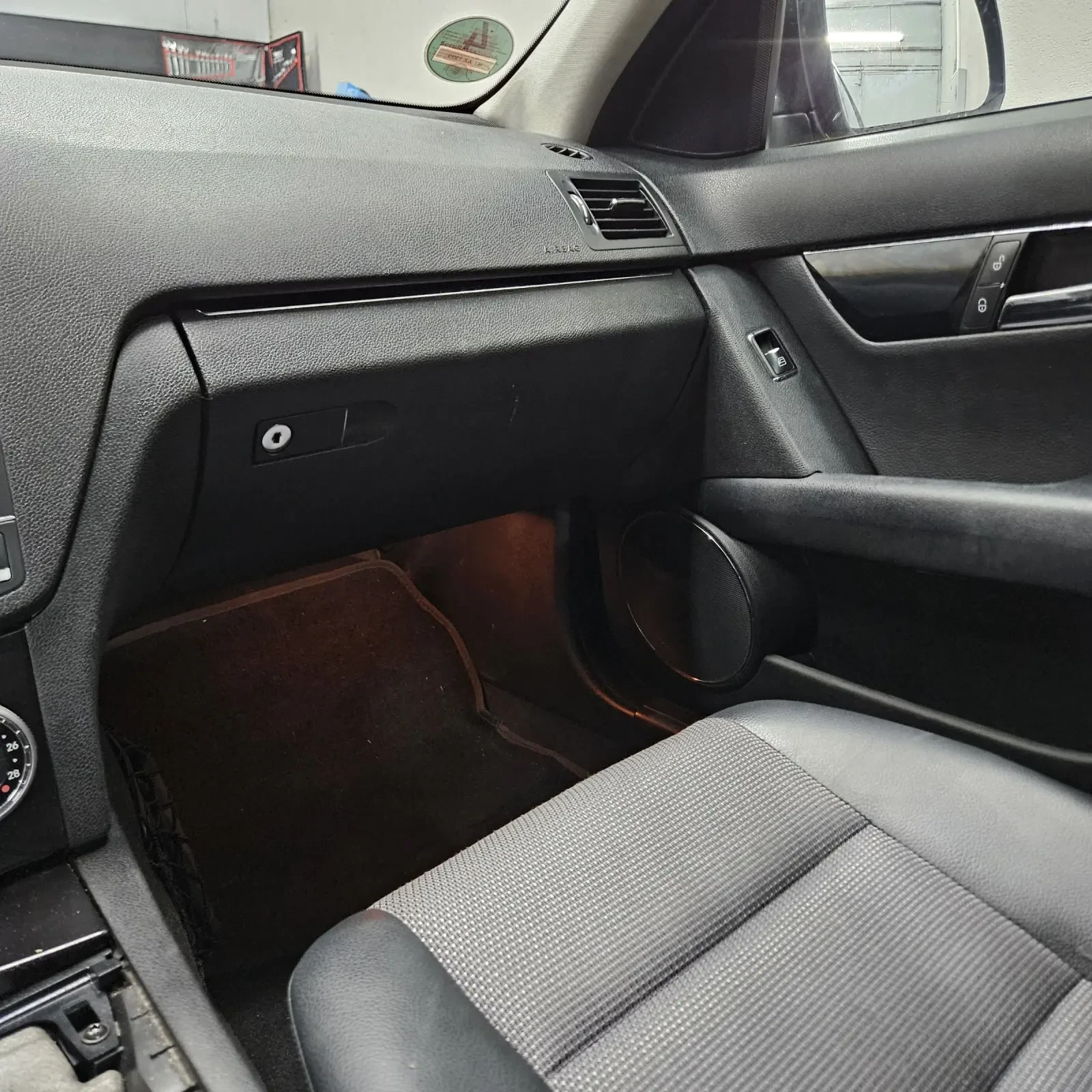 Mercedes-Benz C 180  - изображение 8