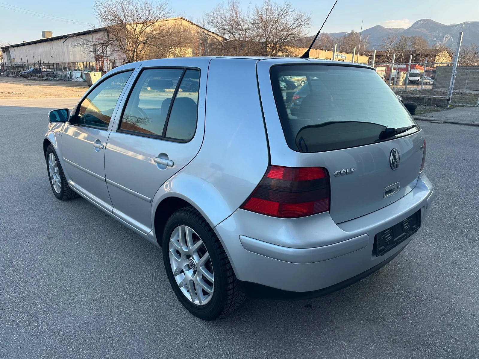 VW Golf 1.9TDI High-Line Италия, снимка 5 - Автомобили и джипове - 53738579