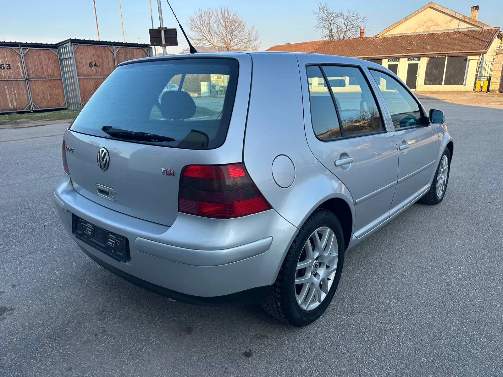 VW Golf 1.9TDI High-Line Италия, снимка 7 - Автомобили и джипове - 53738579