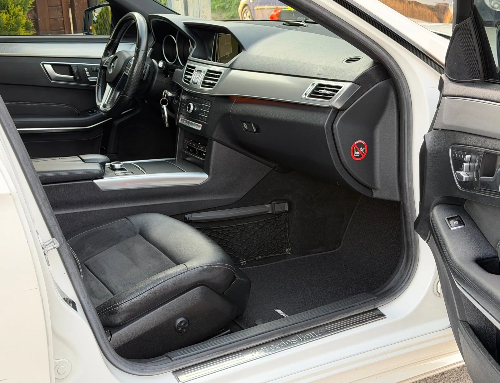 Mercedes-Benz E 350 CDi 4-Matic Дистроник+ Панорама AMG-пакет , снимка 12 - Автомобили и джипове - 54417038