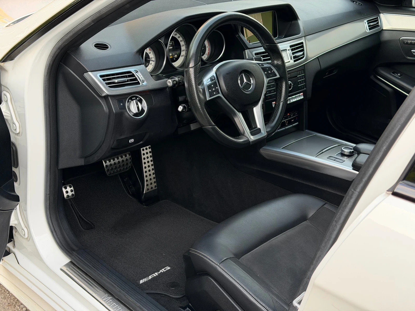 Mercedes-Benz E 350 CDi 4-Matic Дистроник+ Панорама AMG-пакет , снимка 10 - Автомобили и джипове - 54417038