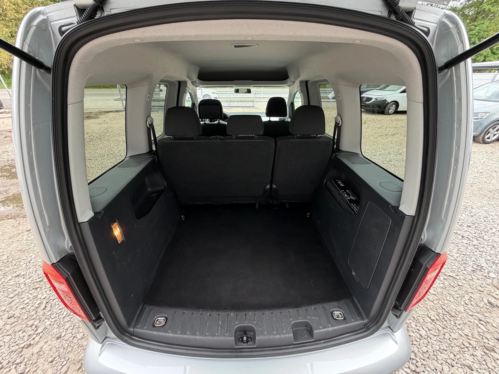 VW Caddy 2.0TDI* LIFE* EVRO6* PATNIK, снимка 8 - Автомобили и джипове - 54482176