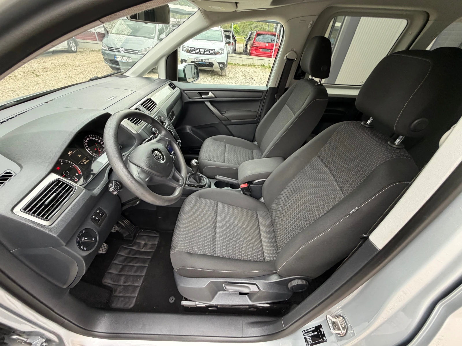 VW Caddy 2.0TDI* LIFE* EVRO6* PATNIK, снимка 13 - Автомобили и джипове - 54482176