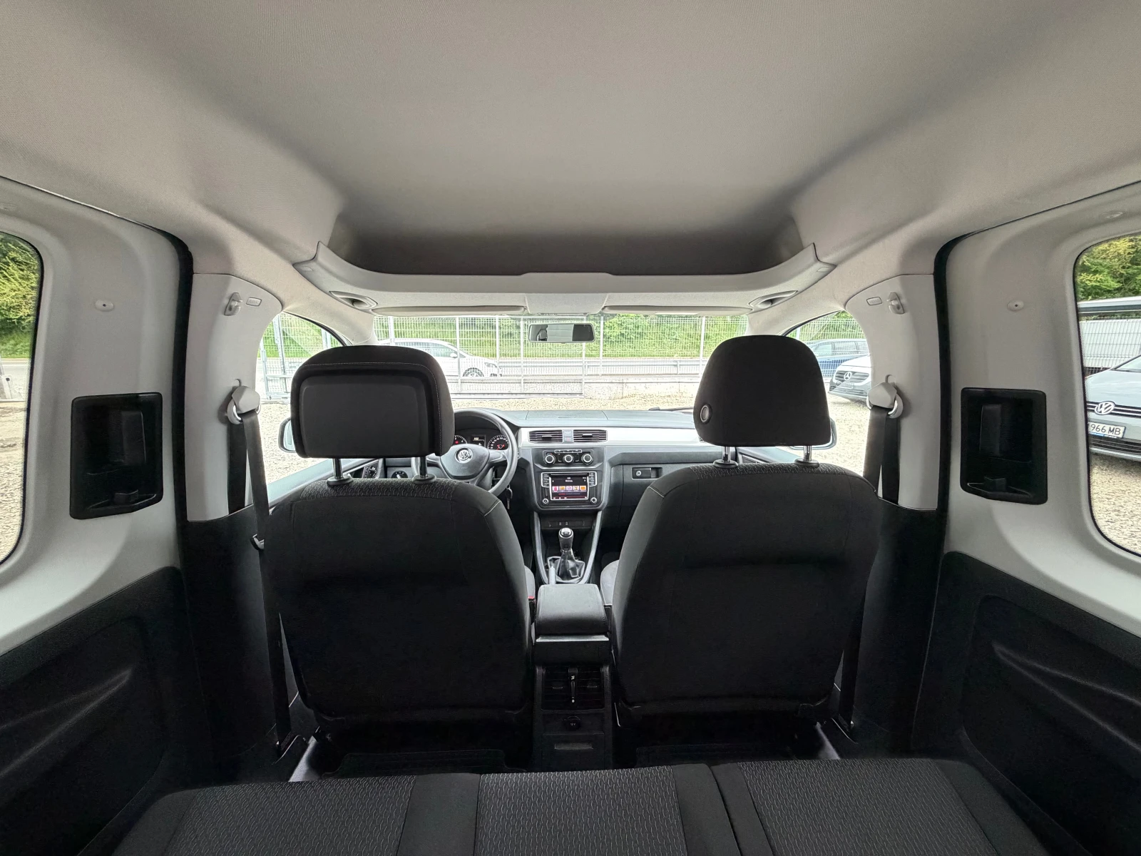 VW Caddy 2.0TDI* LIFE* EVRO6* PATNIK, снимка 9 - Автомобили и джипове - 54482176