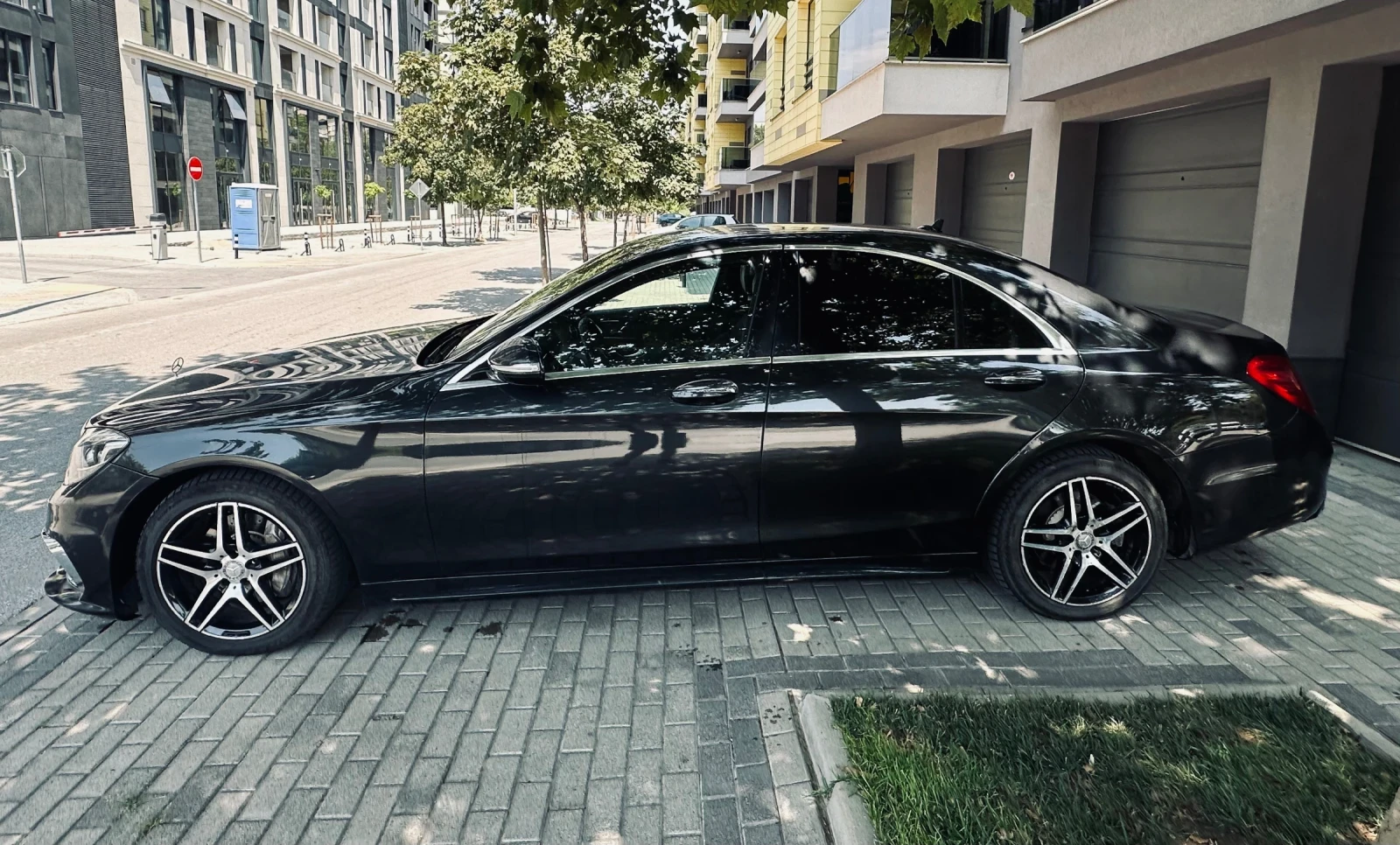 Mercedes-Benz S 350 CDI/AMG/BURMESTER/ВАКУУМ/МАСАЖ/КАМЕРА/ДИСТРОНИК, снимка 2 - Автомобили и джипове - 55391423