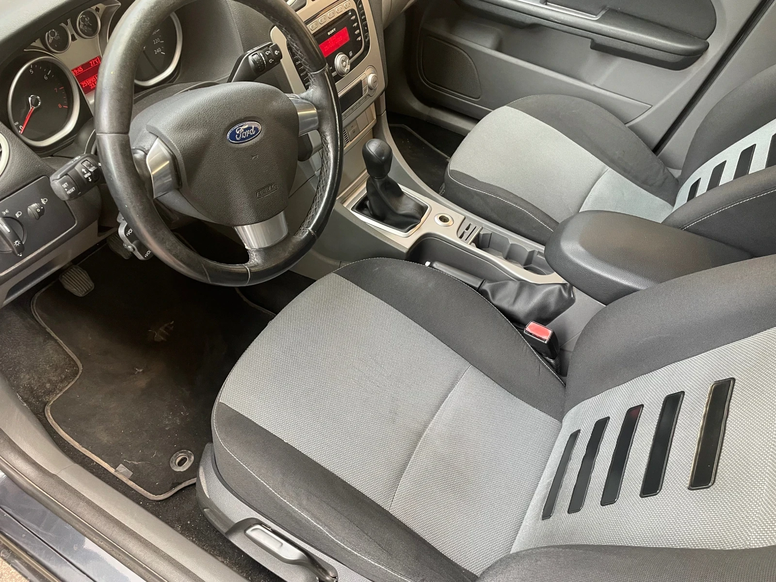 Ford Focus 2.0 145 ГАЗ, снимка 9 - Автомобили и джипове - 55426199