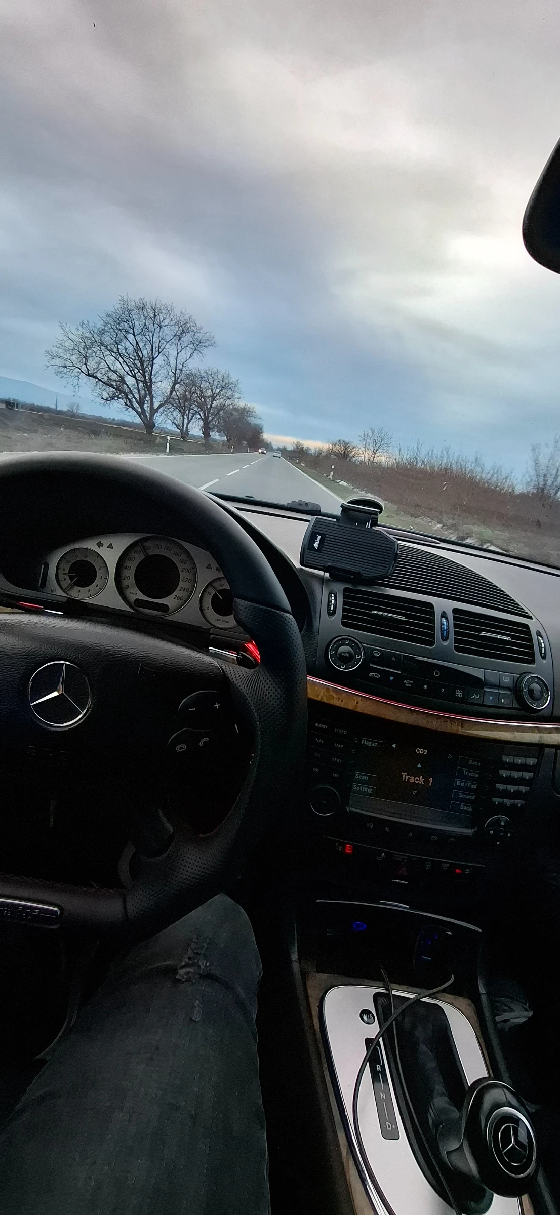 Mercedes-Benz E 320, снимка 3 - Автомобили и джипове - 55908276