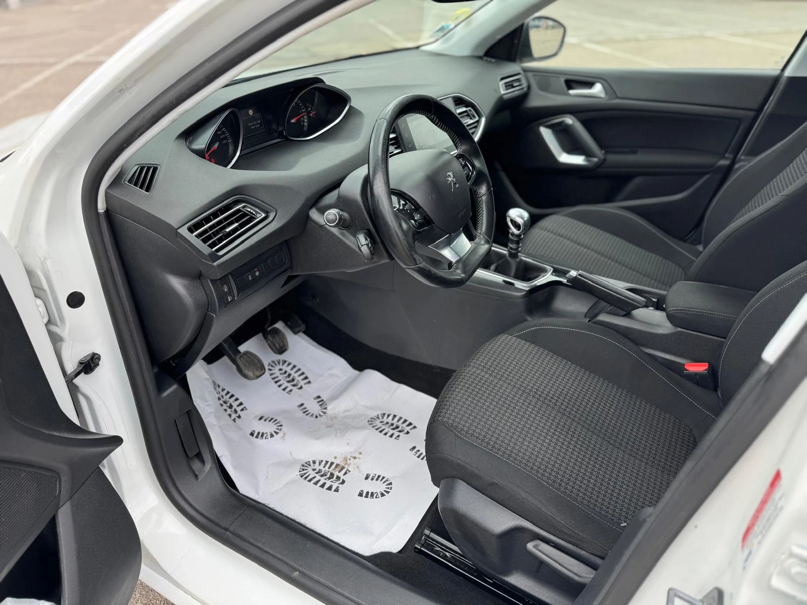 Peugeot 308 SW-1.5HDI-100-6ск-NAVI, снимка 16 - Автомобили и джипове - 56219763