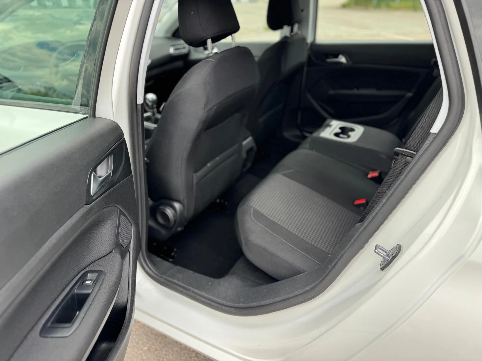 Peugeot 308 SW-1.5HDI-100-6ск-NAVI, снимка 15 - Автомобили и джипове - 56219763