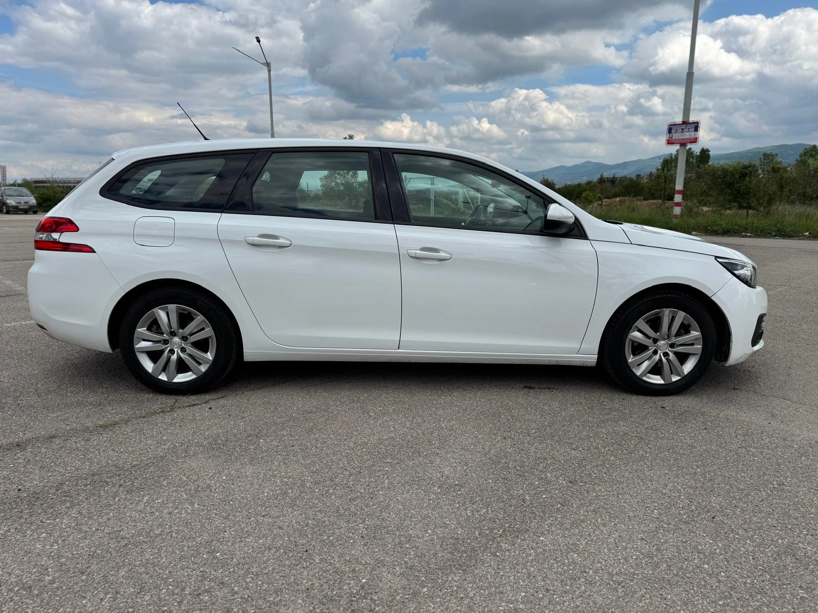 Peugeot 308 SW-1.5HDI-100-6ск-NAVI, снимка 4 - Автомобили и джипове - 56219763
