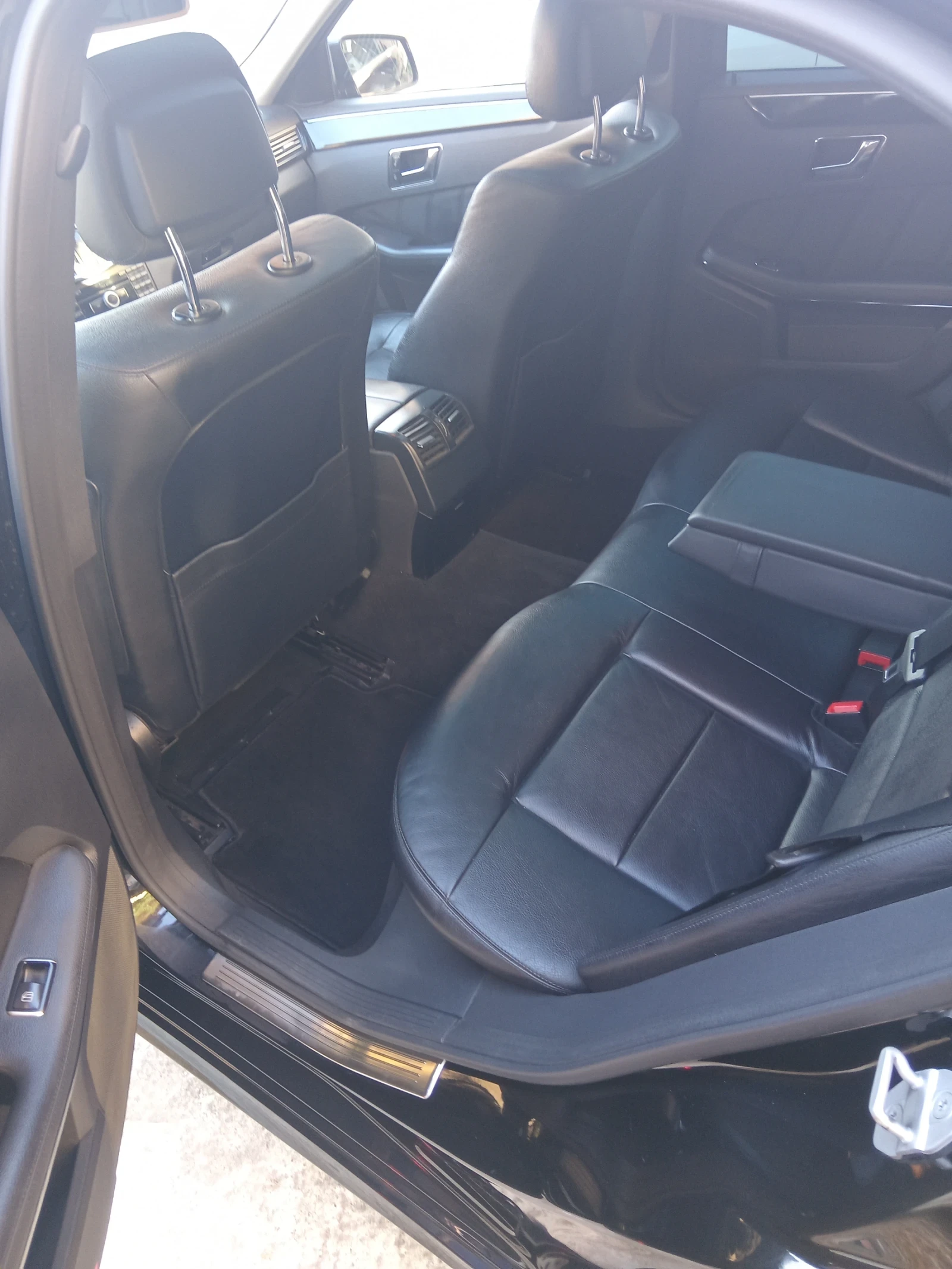 Mercedes-Benz E 220, снимка 12 - Автомобили и джипове - 56353766