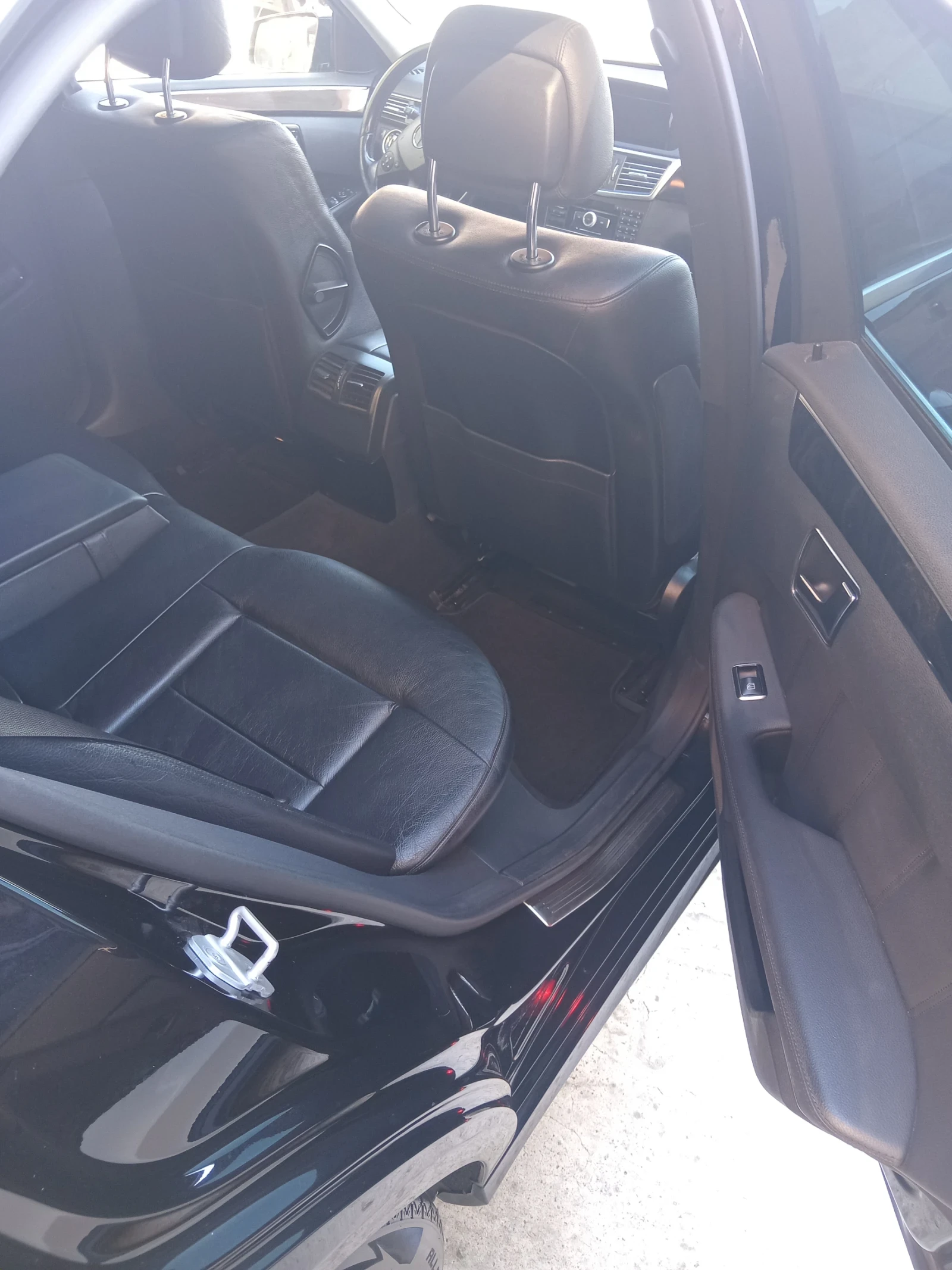 Mercedes-Benz E 220, снимка 16 - Автомобили и джипове - 56353766