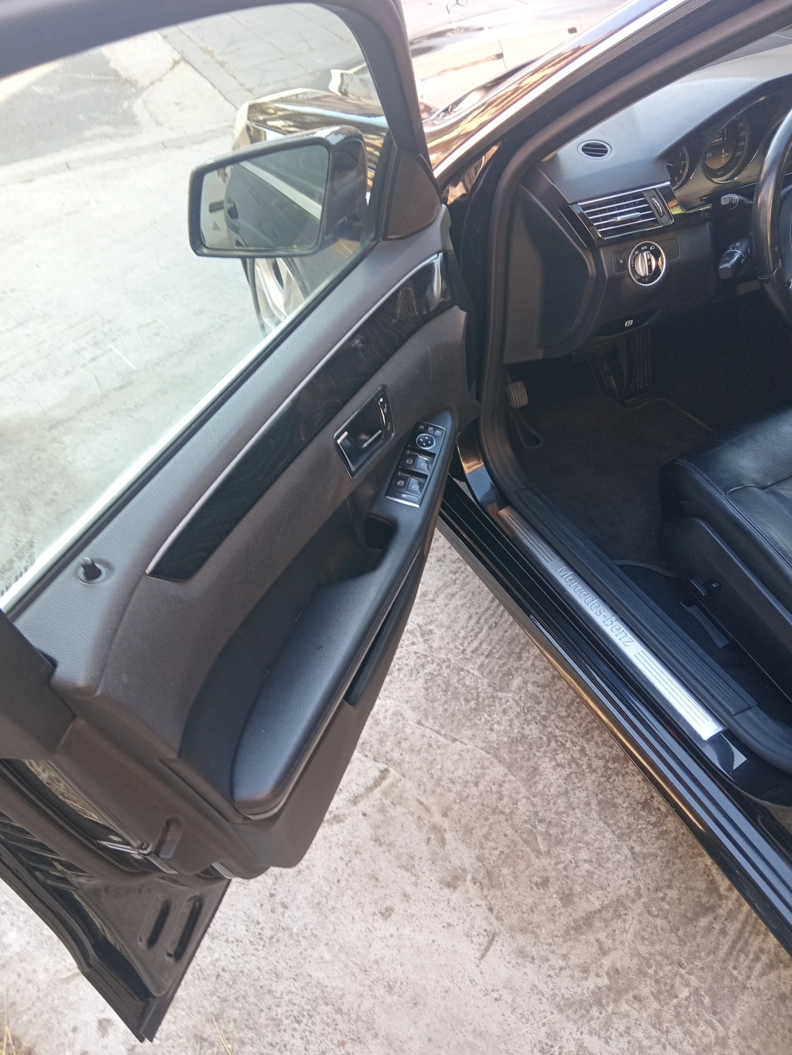 Mercedes-Benz E 220, снимка 10 - Автомобили и джипове - 56353766