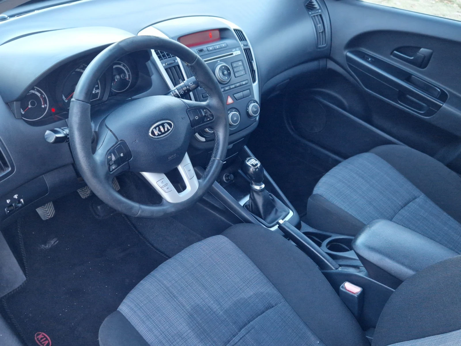 Kia Ceed FACE LIFT..��� ����..1.6CRDI..EVRO 5..6 �������� | Mobile.bg � ����������� 14