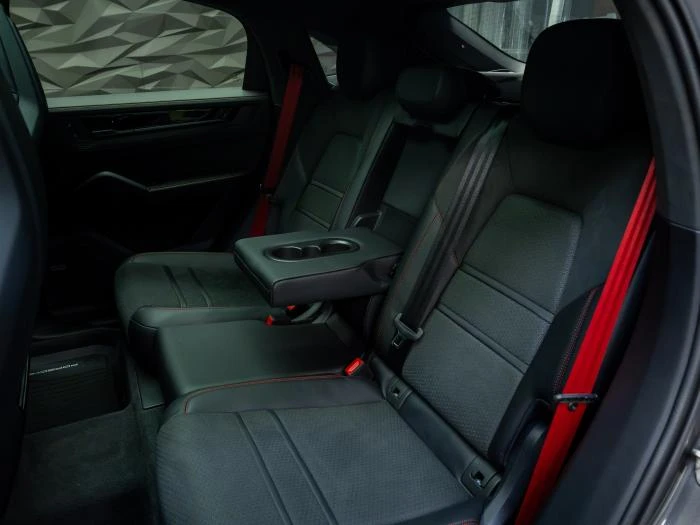 Porsche Cayenne GTS* MATRIX* HUD* PANO* SOFT CLOSE* , снимка 12 - Автомобили и джипове - 56137633