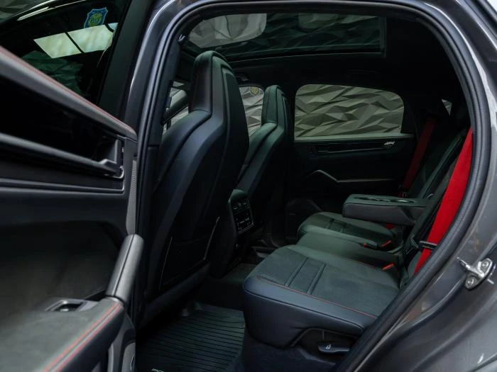 Porsche Cayenne GTS* MATRIX* HUD* PANO* SOFT CLOSE* , снимка 11 - Автомобили и джипове - 56137633