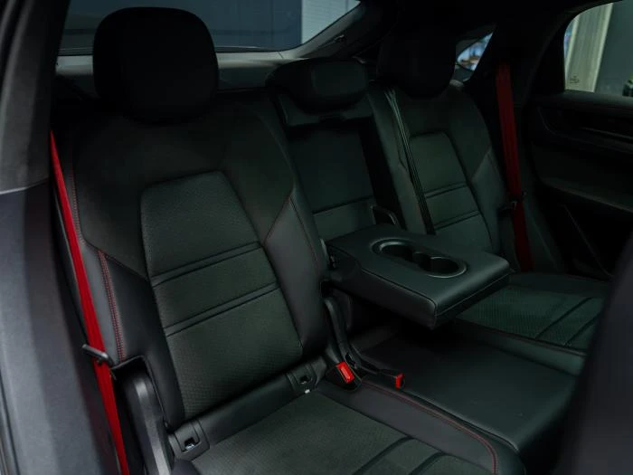 Porsche Cayenne GTS* MATRIX* HUD* PANO* SOFT CLOSE* , снимка 10 - Автомобили и джипове - 56137633