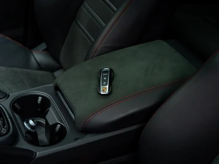 Porsche Cayenne GTS* MATRIX* HUD* PANO* SOFT CLOSE* , снимка 9 - Автомобили и джипове - 56137633