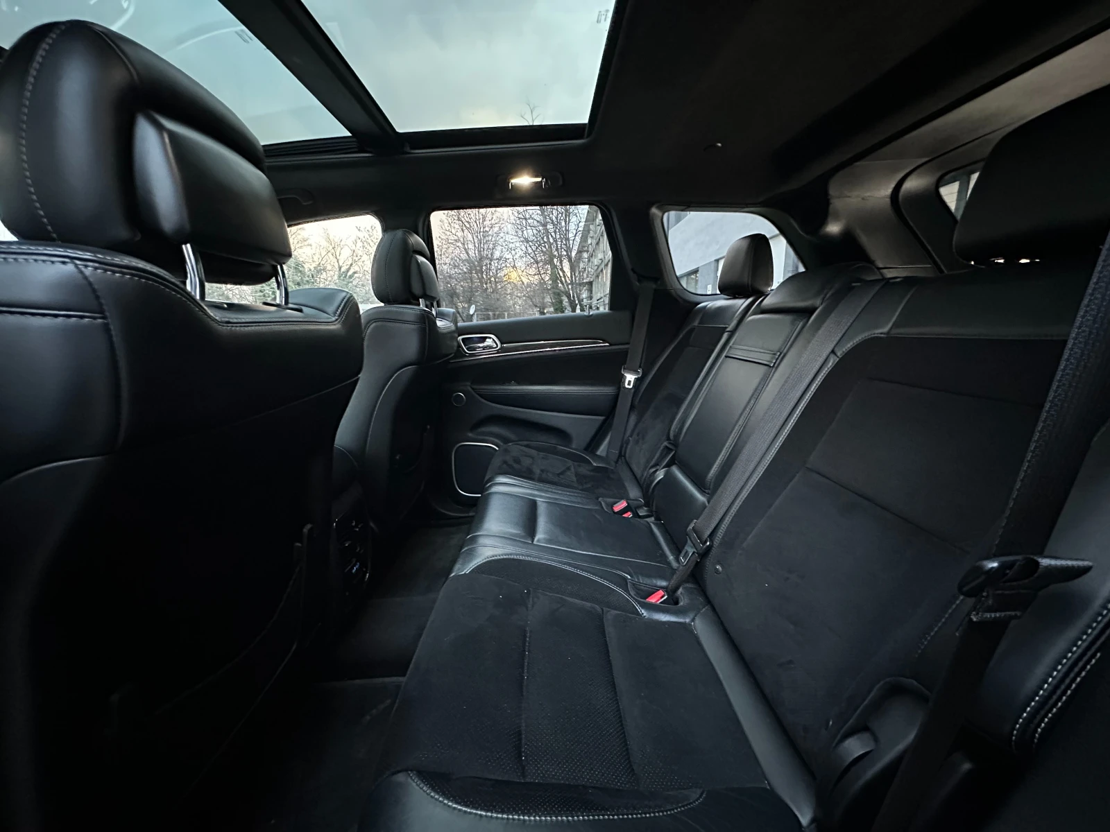 Jeep Grand cherokee SRT БАРТЕР, снимка 13 - Автомобили и джипове - 54633924