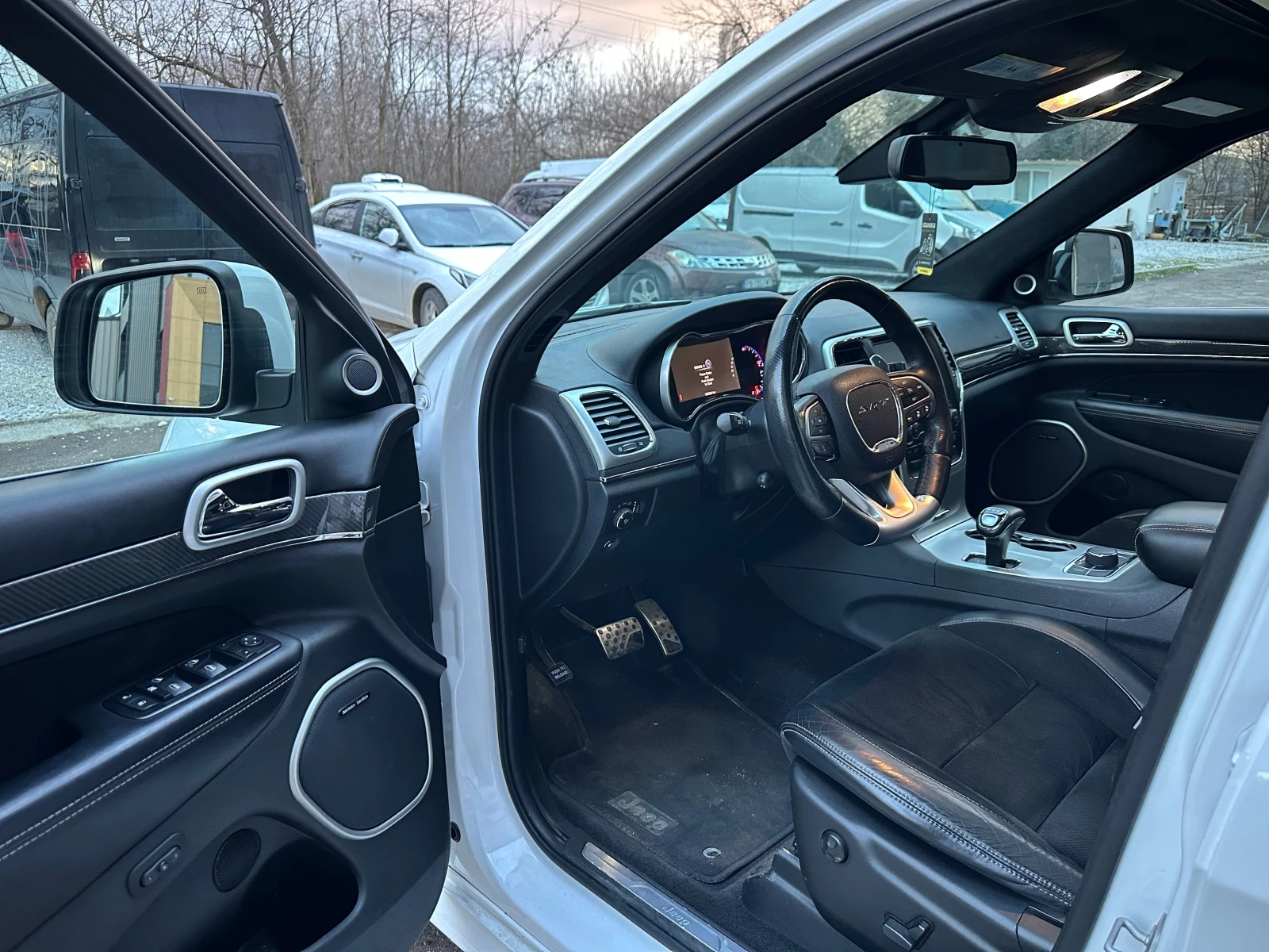 Jeep Grand cherokee SRT БАРТЕР, снимка 9 - Автомобили и джипове - 54633924