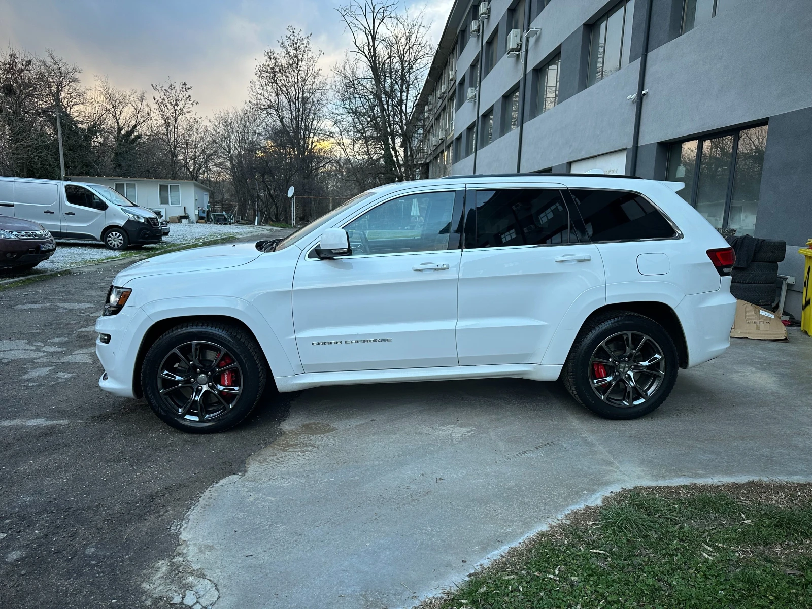 Jeep Grand cherokee SRT БАРТЕР, снимка 2 - Автомобили и джипове - 54633924