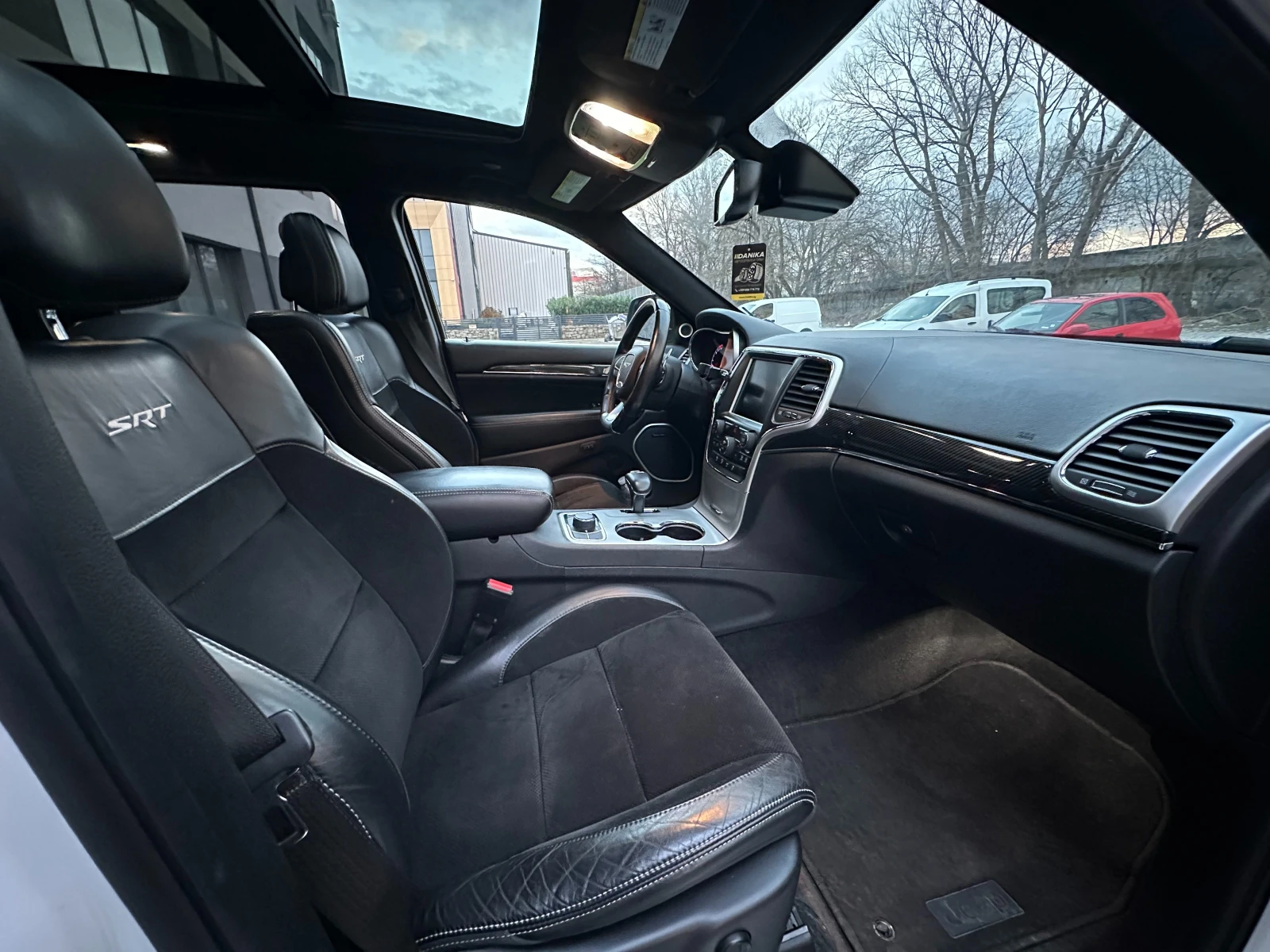 Jeep Grand cherokee SRT БАРТЕР, снимка 12 - Автомобили и джипове - 54633924