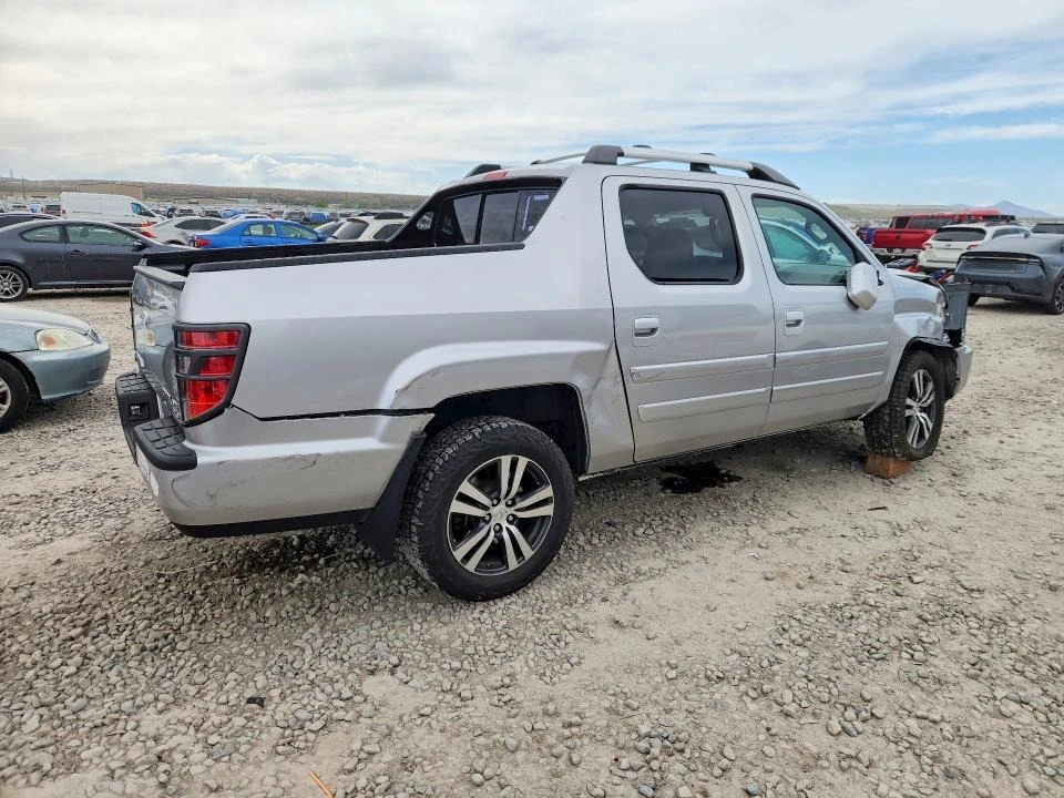 Honda Ridgeline, снимка 3 - Автомобили и джипове - 54737107