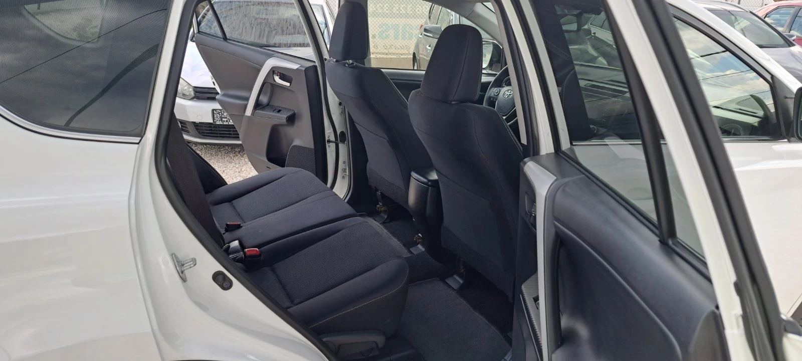 Toyota Rav4 2.0i 150кс 4x4, Авт. Нави, Камера, снимка 17 - Автомобили и джипове - 54961891