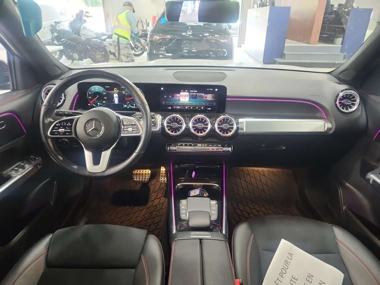 Mercedes-Benz GLB 250  360 / AMBIENT / LED / 2 КЛЮЧА , снимка 11 - Автомобили и джипове - 55444224
