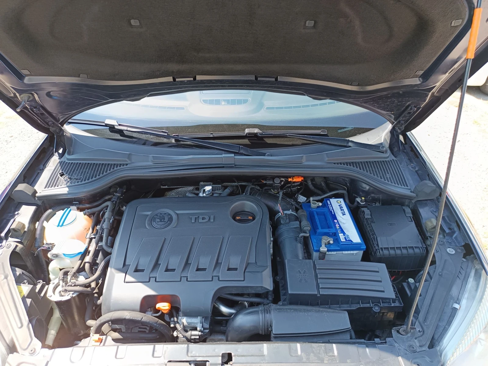 Skoda Yeti 2.0 TDI, снимка 14 - Автомобили и джипове - 56226544