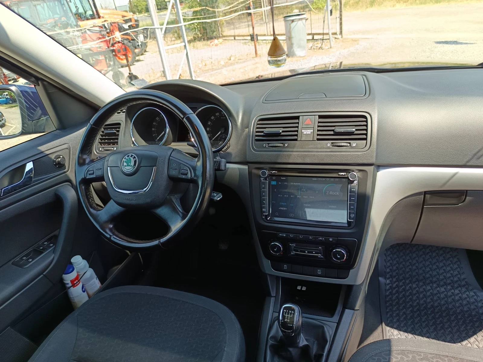 Skoda Yeti 2.0 TDI, снимка 13 - Автомобили и джипове - 56226544