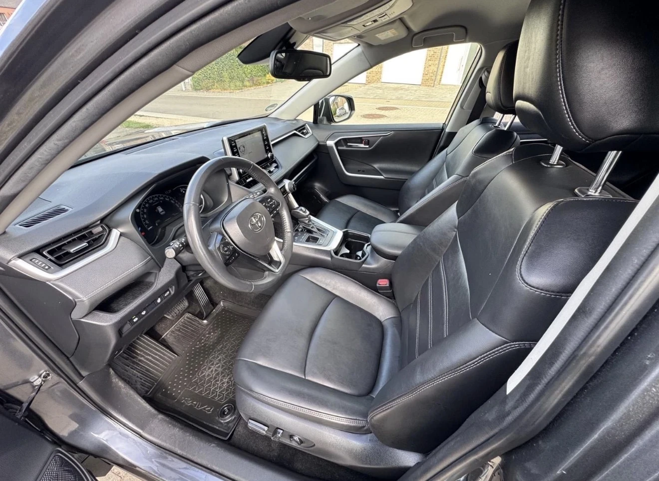 Toyota Rav4 * Hybrid* * Първи собственик* * Уникално състояние, снимка 6 - Автомобили и джипове - 56240311