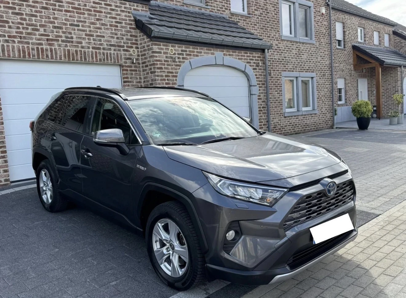 Toyota Rav4 * Hybrid* * Първи собственик* * Уникално състояние, снимка 2 - Автомобили и джипове - 56240311