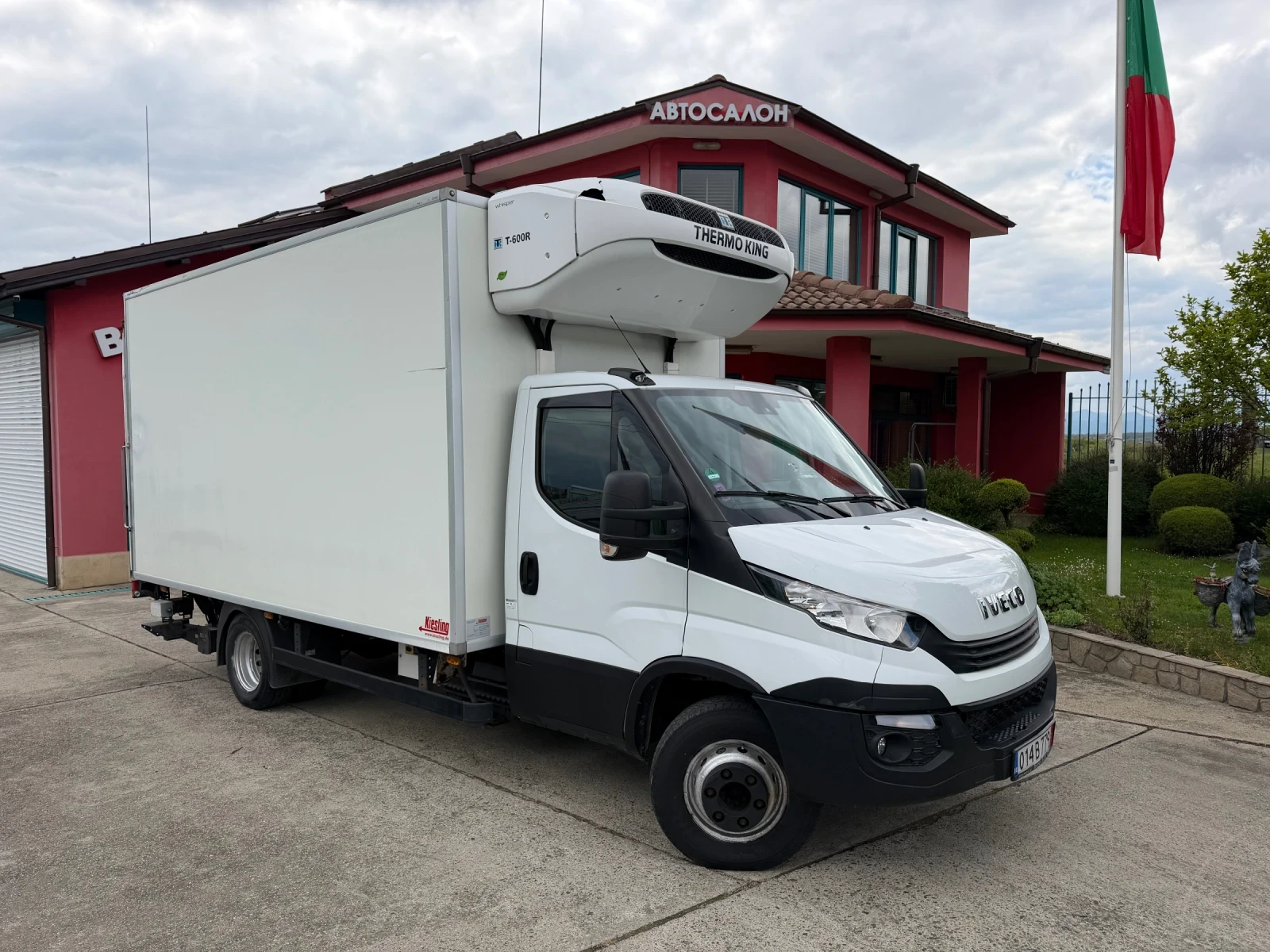 Iveco Daily 70C18* Euro6* Хладилен+ Ток* Климатик* Падащ борд, снимка 2 - Бусове и автобуси - 52882221
