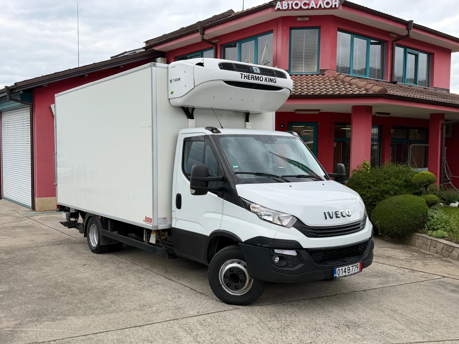 Iveco Daily 70C18* Euro6* Хладилен+ Ток* Климатик* Падащ борд, снимка 17 - Бусове и автобуси - 52882221