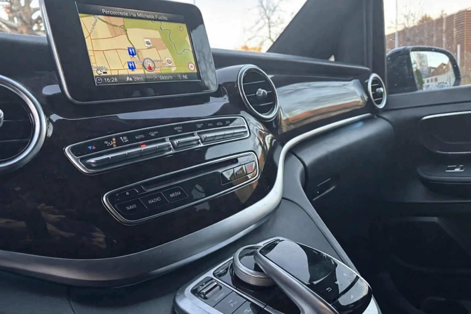 Mercedes-Benz V 250 PREMIUM LONG 250 D - изображение 10