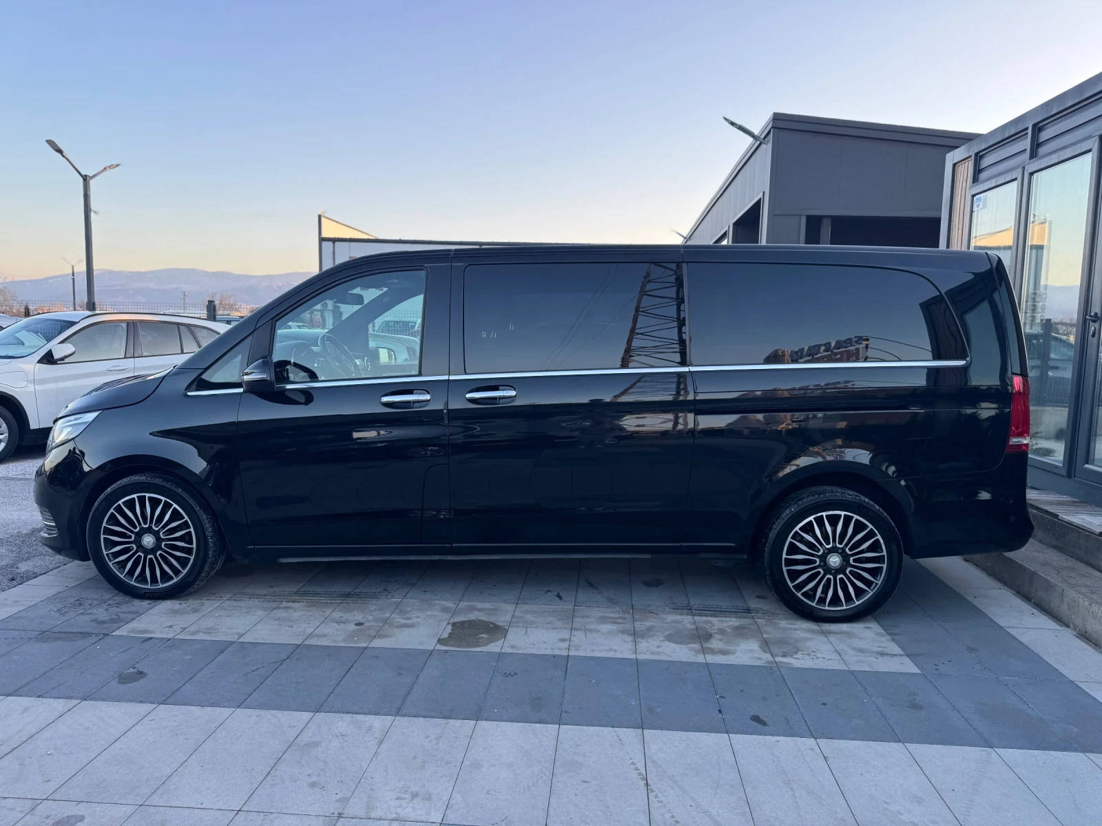 Mercedes-Benz V 250 PREMIUM LONG 250 D, снимка 5 - Бусове и автобуси - 53489829