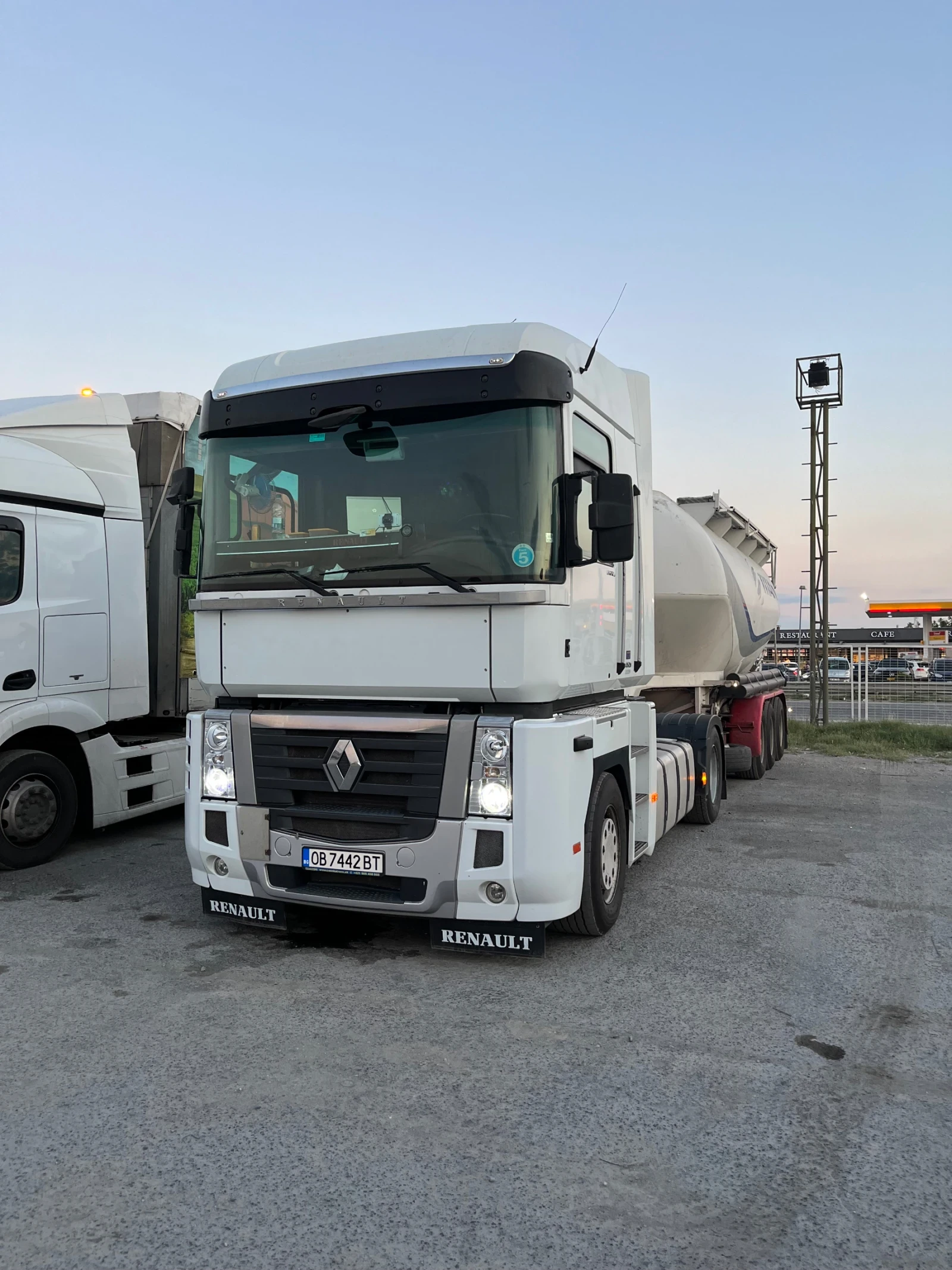 Renault Magnum ЕЕV има ПТО, снимка 4 - Камиони - 54654070